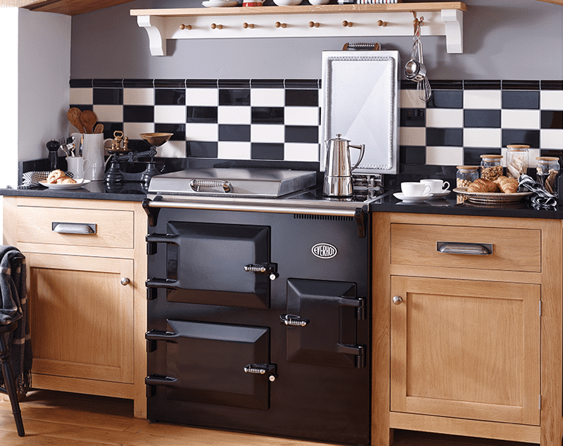Everhot 90 The Everhot 90 range cooker Series is beautifully designed and elegantly proportioned for the modern kitchen