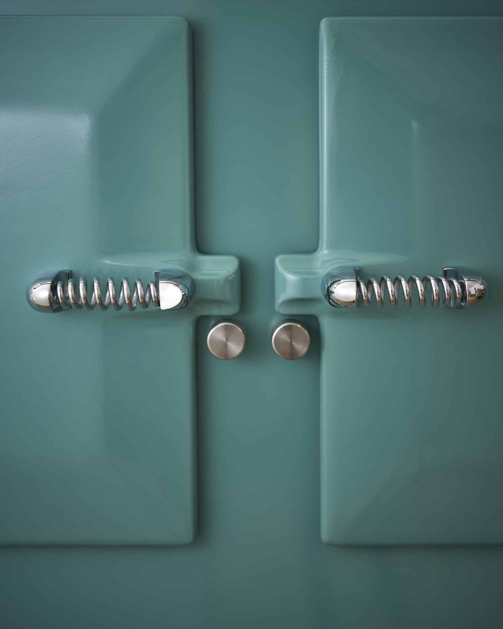 A close up of the doors of an Everhot 110i cooker in Aqua