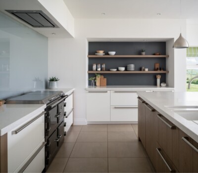 Open shelving in kitchen with Graphite Everhot